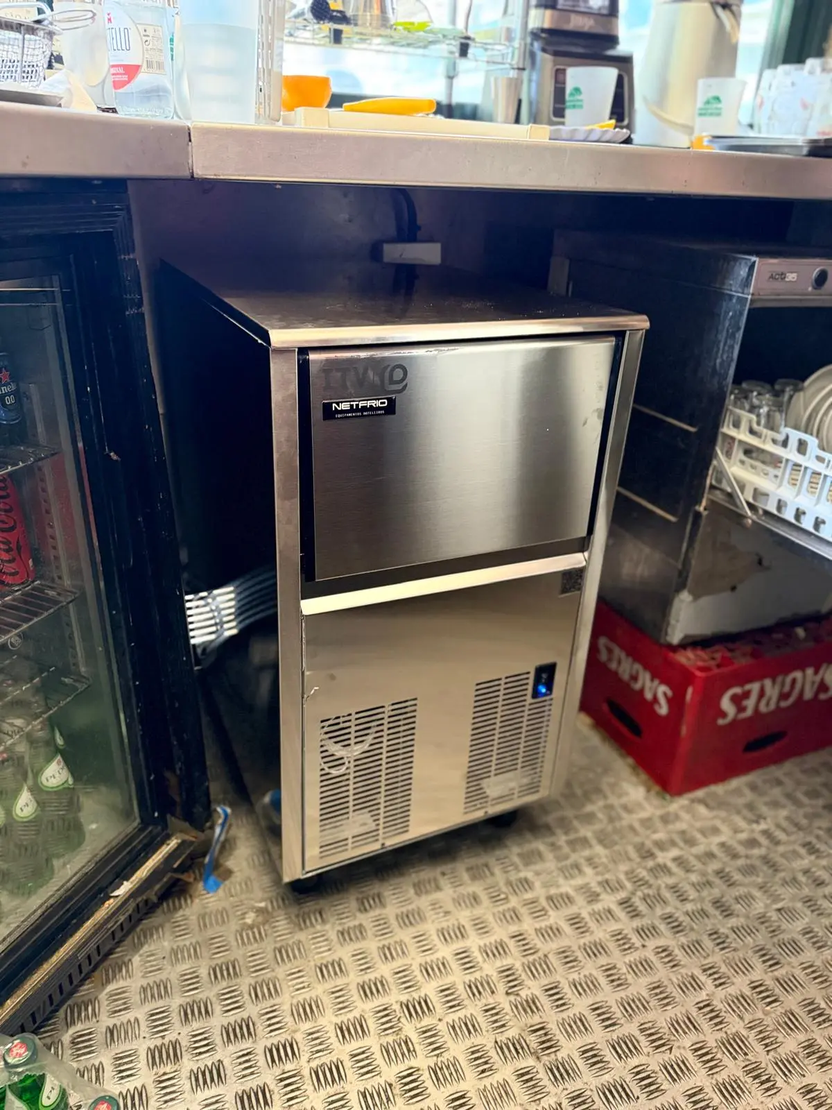 Máquina de Cubos de Gelo instalado em Bar de Coreto em Lisboa