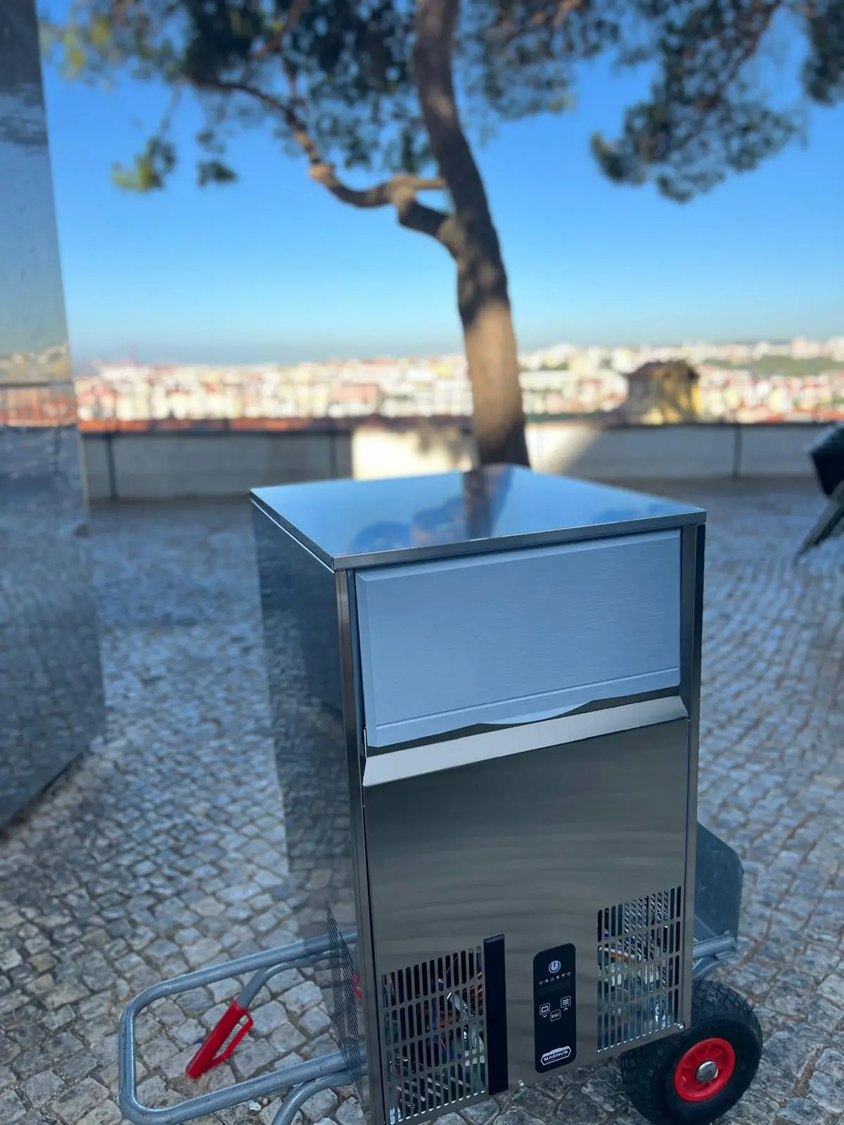 Máquina de gelo em cubo Magnus em Lisboa